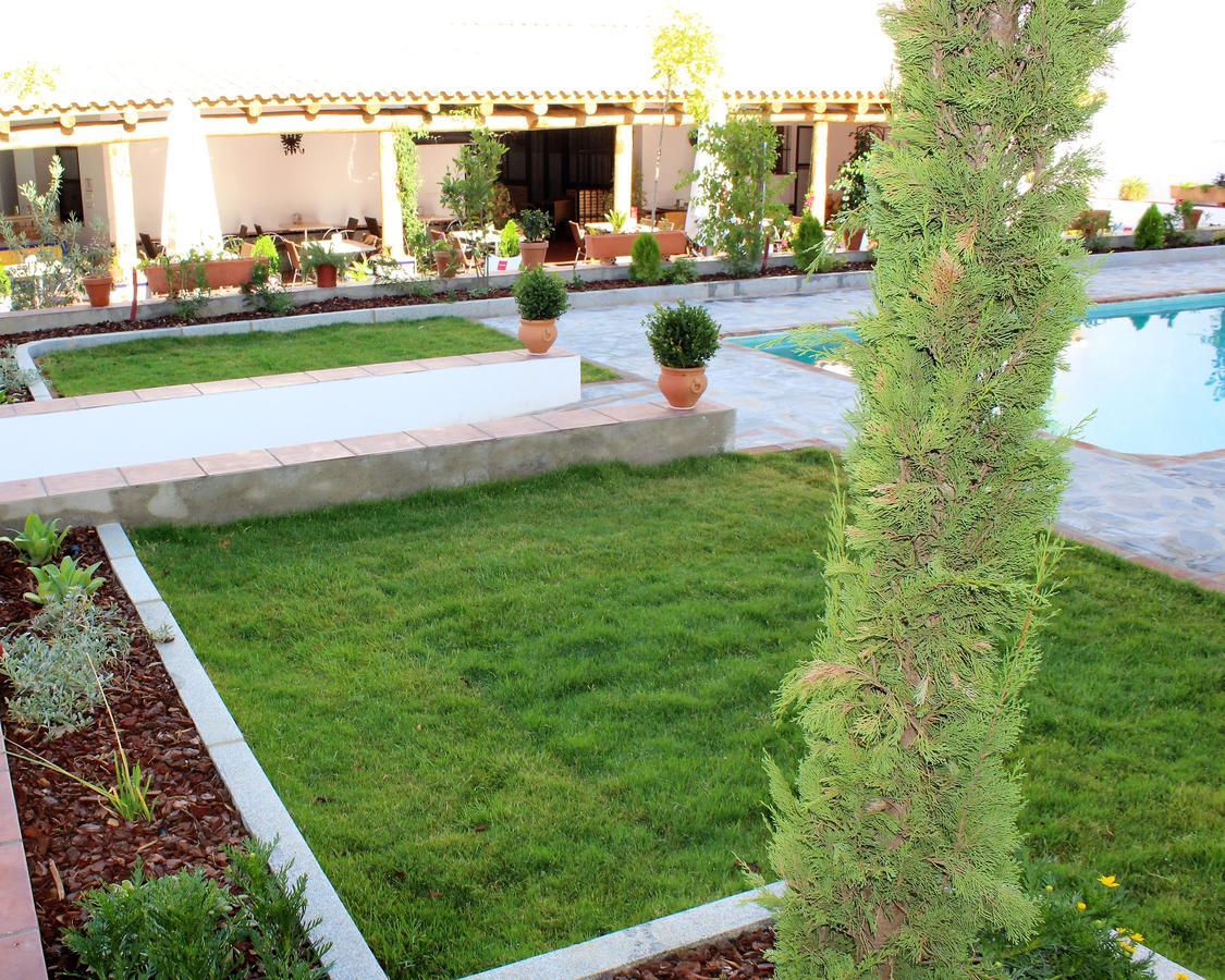 Hotel Entreolivos El Pedroso Luaran gambar