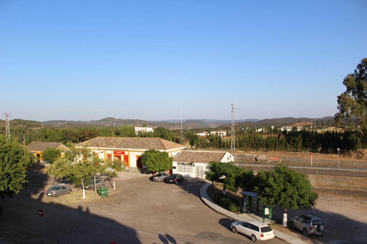 Hotel Entreolivos El Pedroso Luaran gambar