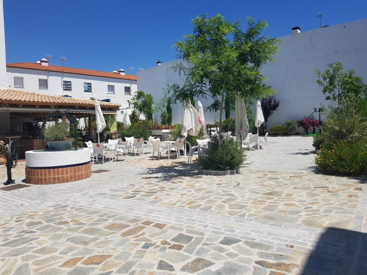 Hotel Entreolivos El Pedroso Luaran gambar
