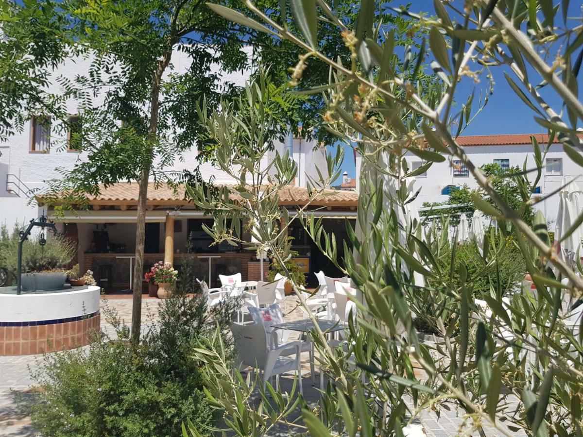 Hotel Entreolivos El Pedroso Luaran gambar